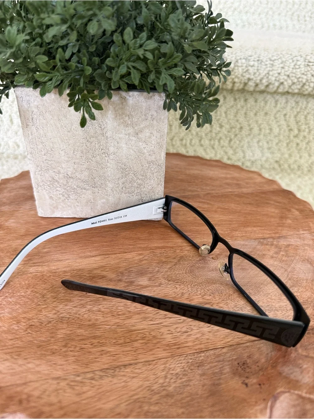Pablo Zanetti Black Rectangular Eyeglasses.  👓